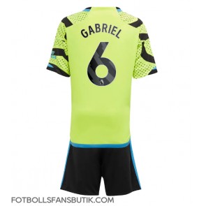 Arsenal Gabriel Magalhaes #6 Replika Bortatröja Barn 2023-24 Kortärmad (+ Korta byxor)